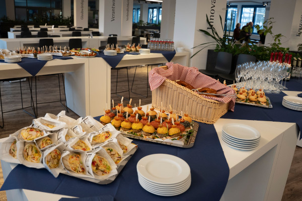 Catering-Buffet der MZ-Mahlzeit